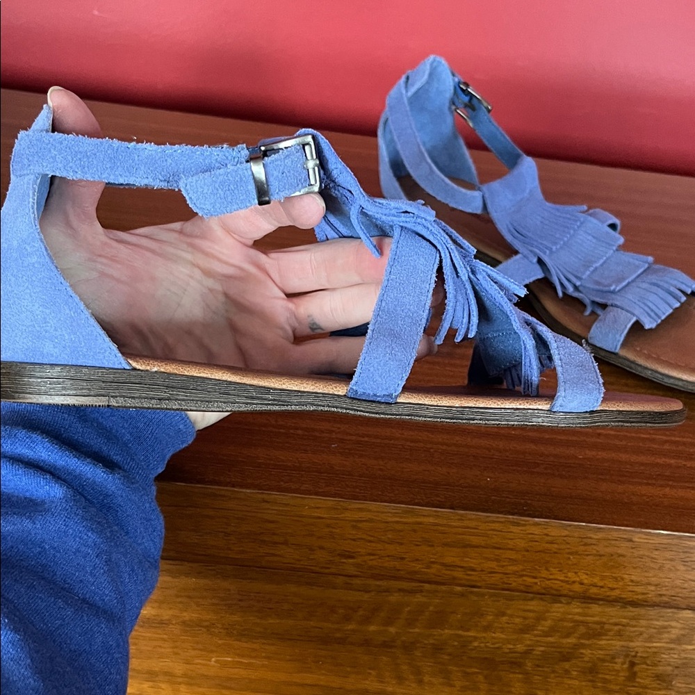 New Minnetonka Blue suede Fringe Sandals - Picture 3 of 15
